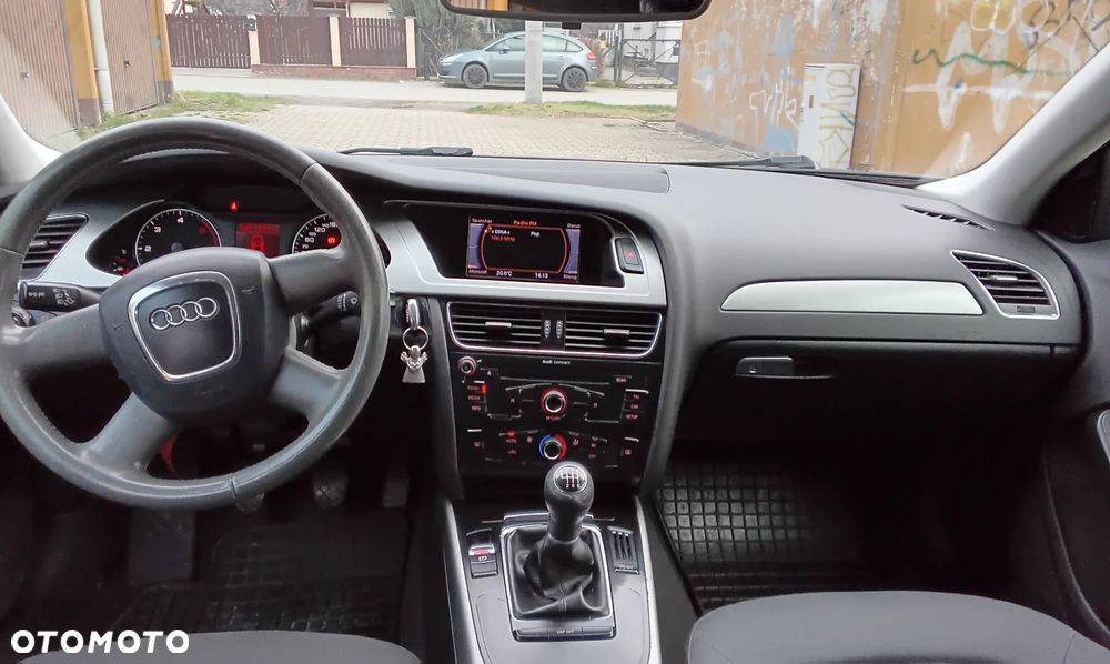 Audi A4 Limousine - 16