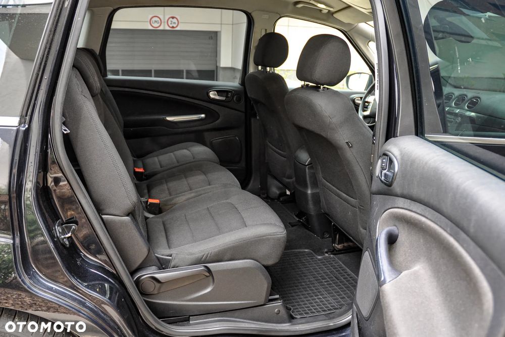 Ford S-Max - 12