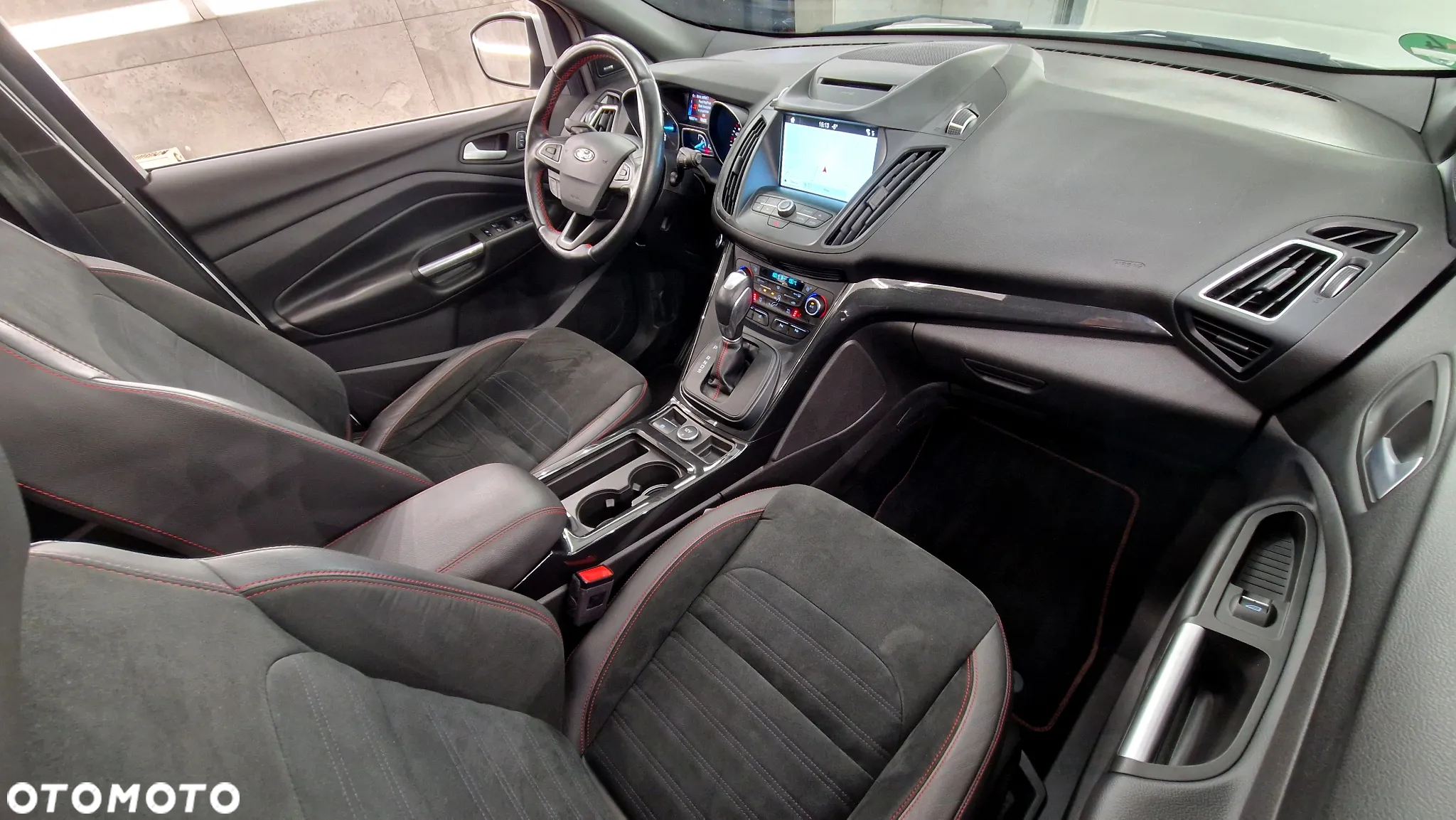 Ford Kuga 2.0 TDCi 4x4 ST-Line - 33