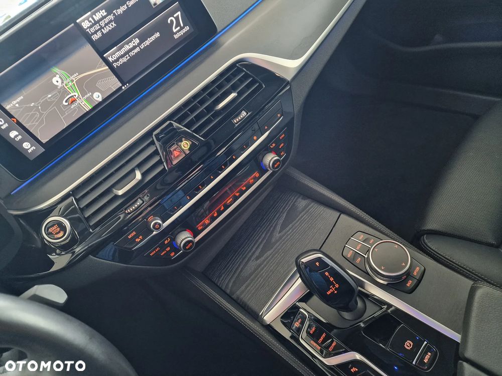 BMW Seria 5 520d xDrive Luxury Line - 9