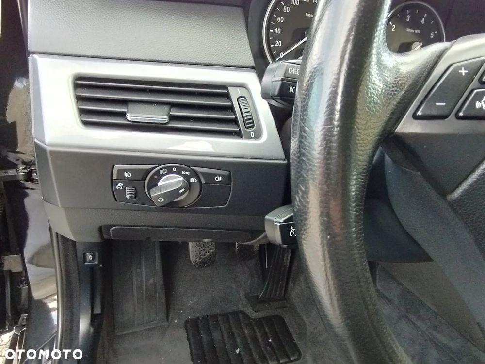 BMW Seria 5 523i Touring - 18