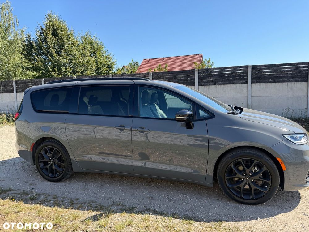 Chrysler Pacifica - 4
