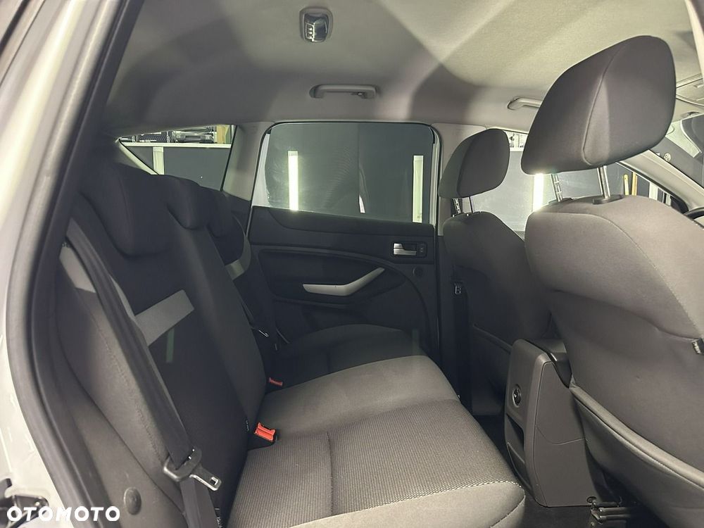 Ford Kuga - 16