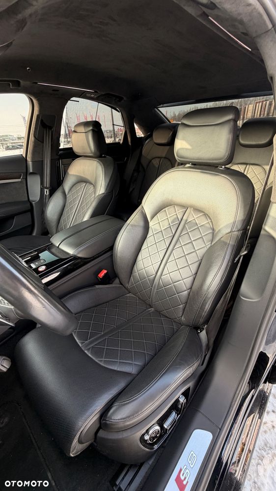 Audi S8 Plus - 18