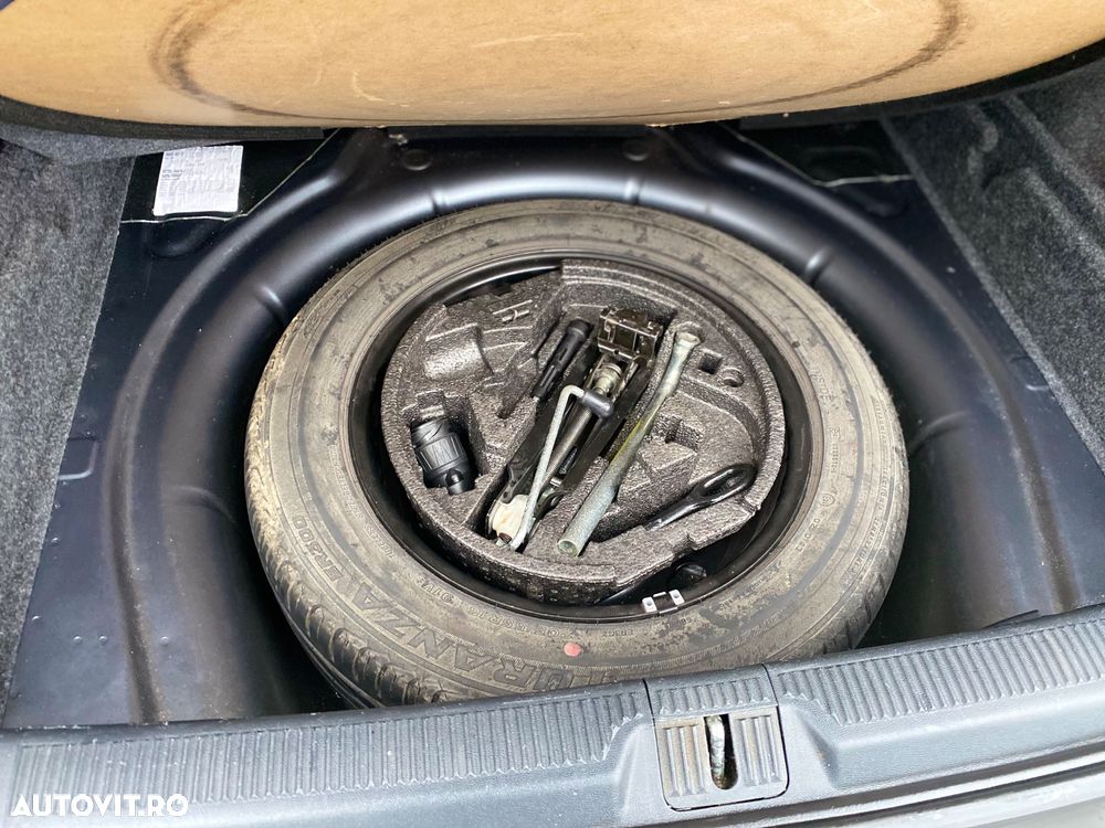 Skoda Octavia Combi 2.0 TDI DPF 4x4 DSG Scout - 21