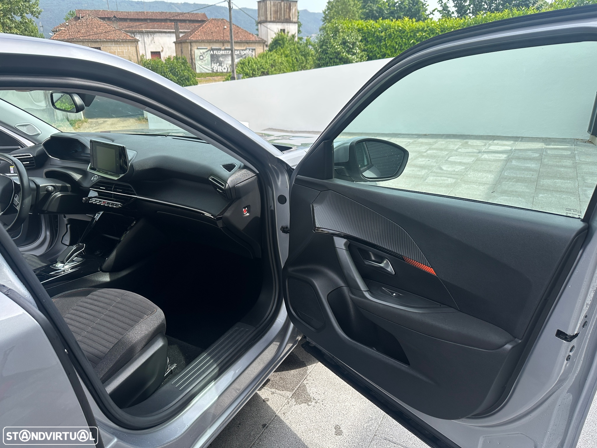 Peugeot e-2008 - 32