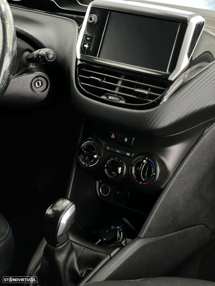 Peugeot 208 1.2 PureTech Style - 19