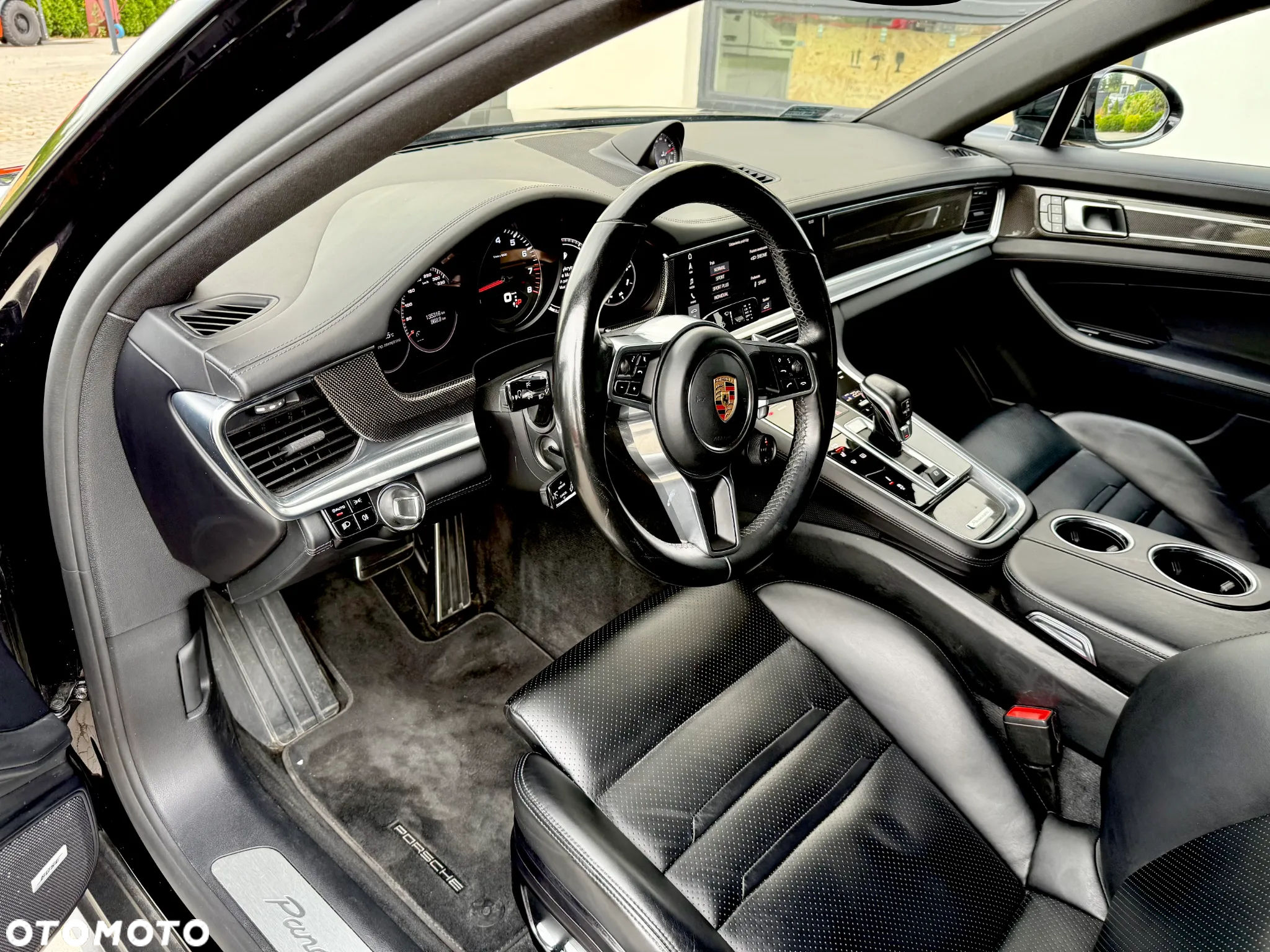 Porsche Panamera 4S - 32