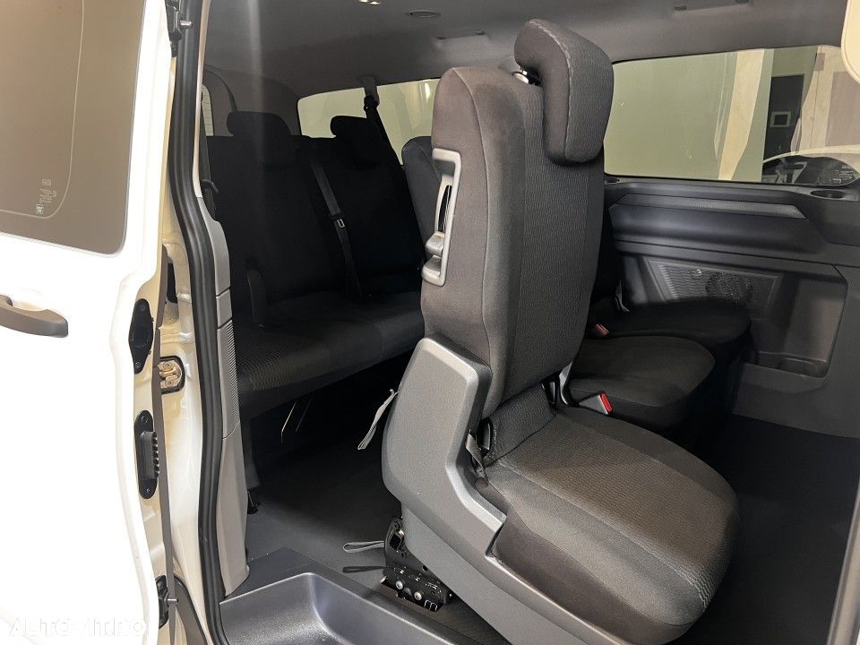 Volkswagen Caravelle - 8