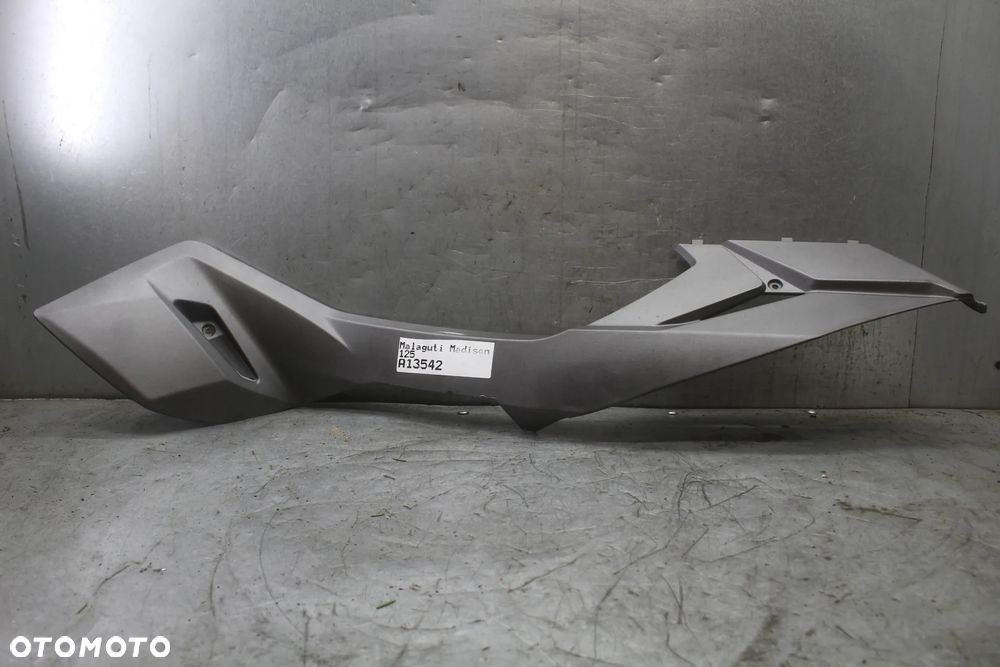 Rieju City Line Malaguti Madison 3 125 Owiewka osłona prawa listwa hokej płoza - 1