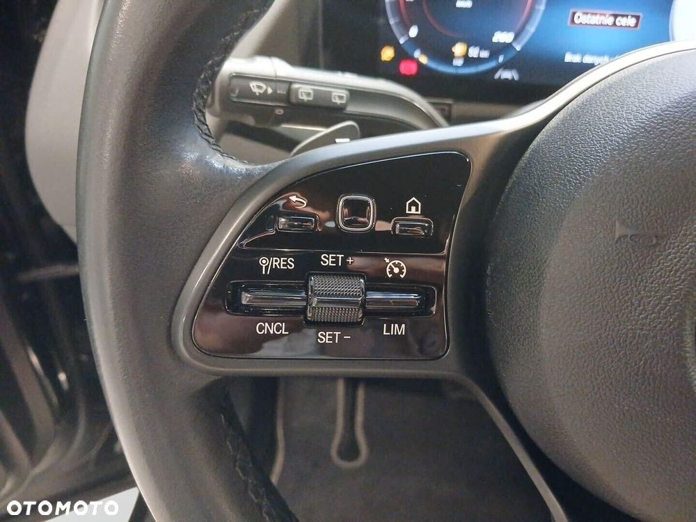 Mercedes-Benz GLA 180 d - 23