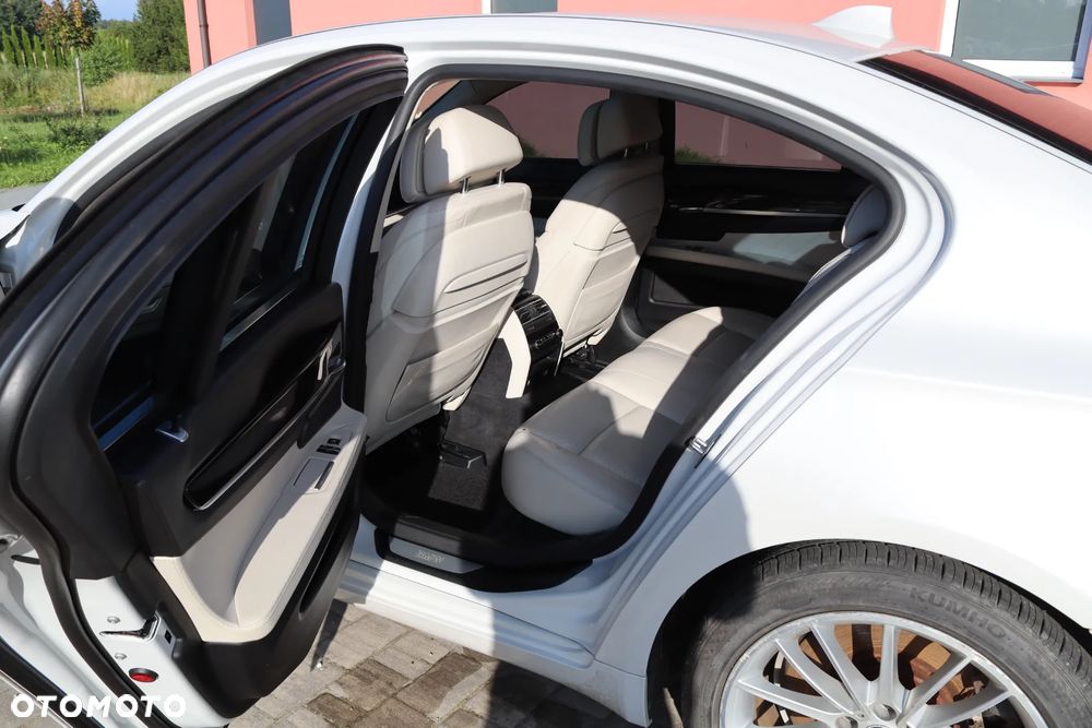 BMW Seria 7 750i - 19