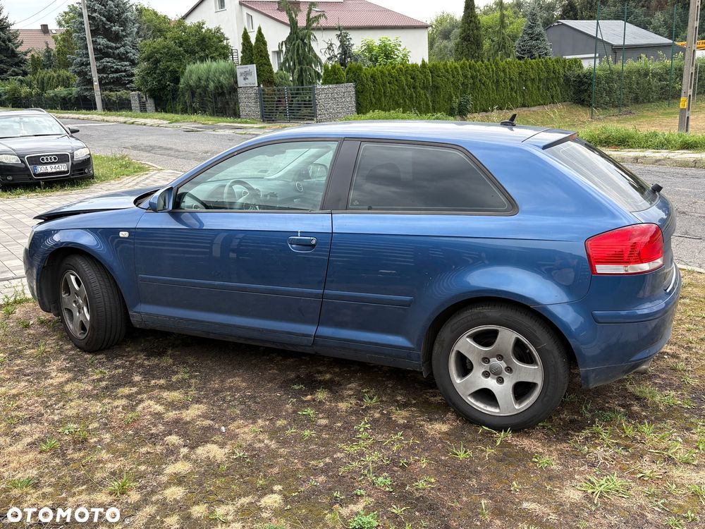 Audi A3 3-drzwiowe 1.6 FSI Ambiente - 3