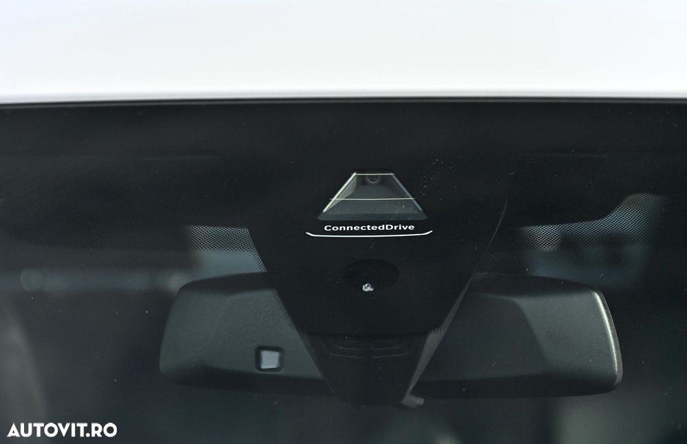 BMW Seria 3 330i xDrive AT - 12