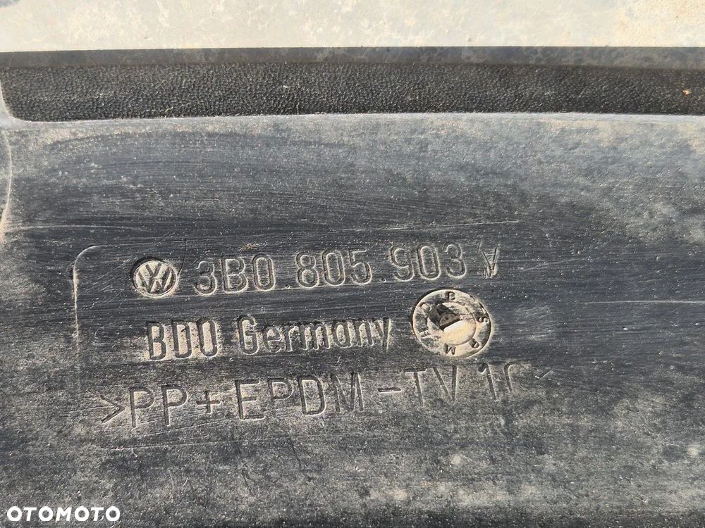 ORYGINALNY ZDERZAK  TYLNI ZDERZAK  PASSAT B5 - 18