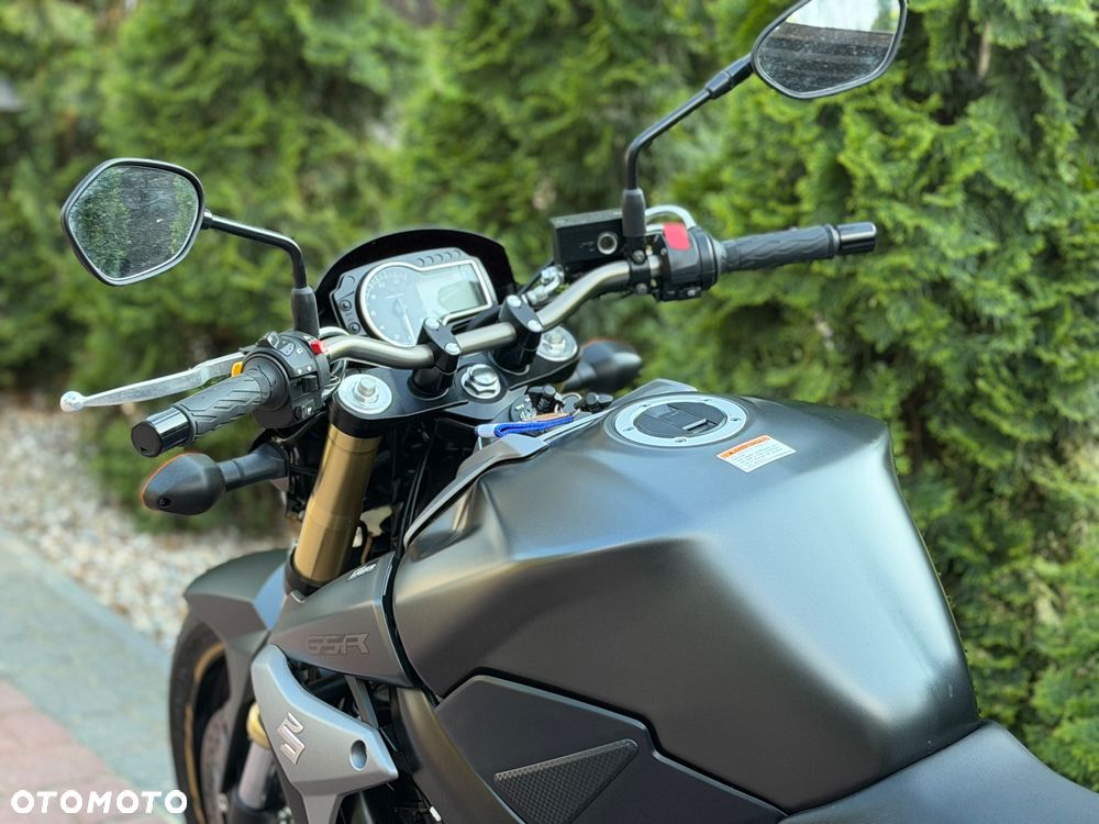 Suzuki GSR - 15