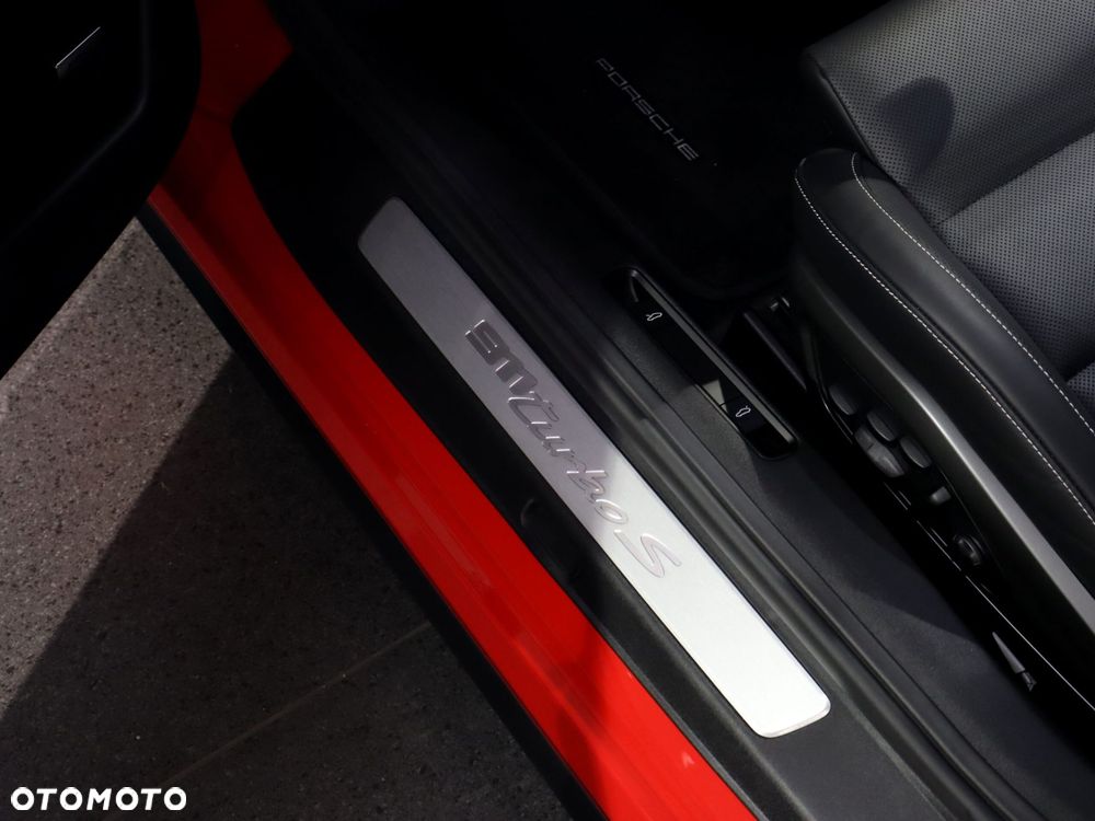 Porsche 911 Carrera Turbo S - 28