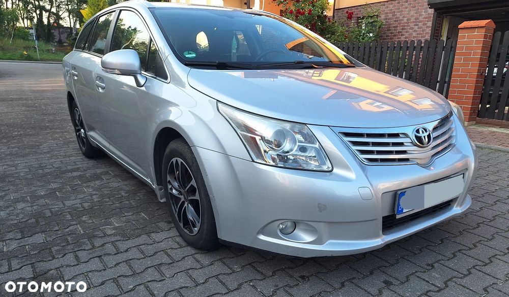 Toyota Avensis - 2