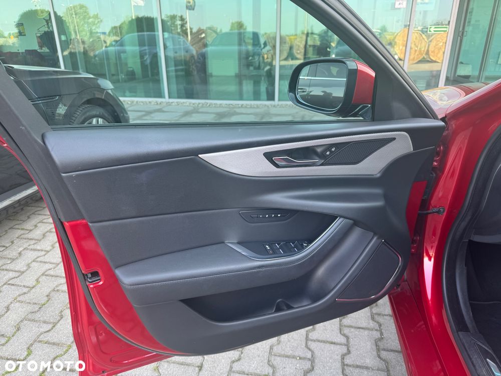 Jaguar XE 2.0 P300 AWD R-Dynamic SE - 14
