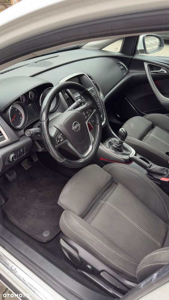 Opel Astra 2.0 CDTI DPF 150 Jahre - 14