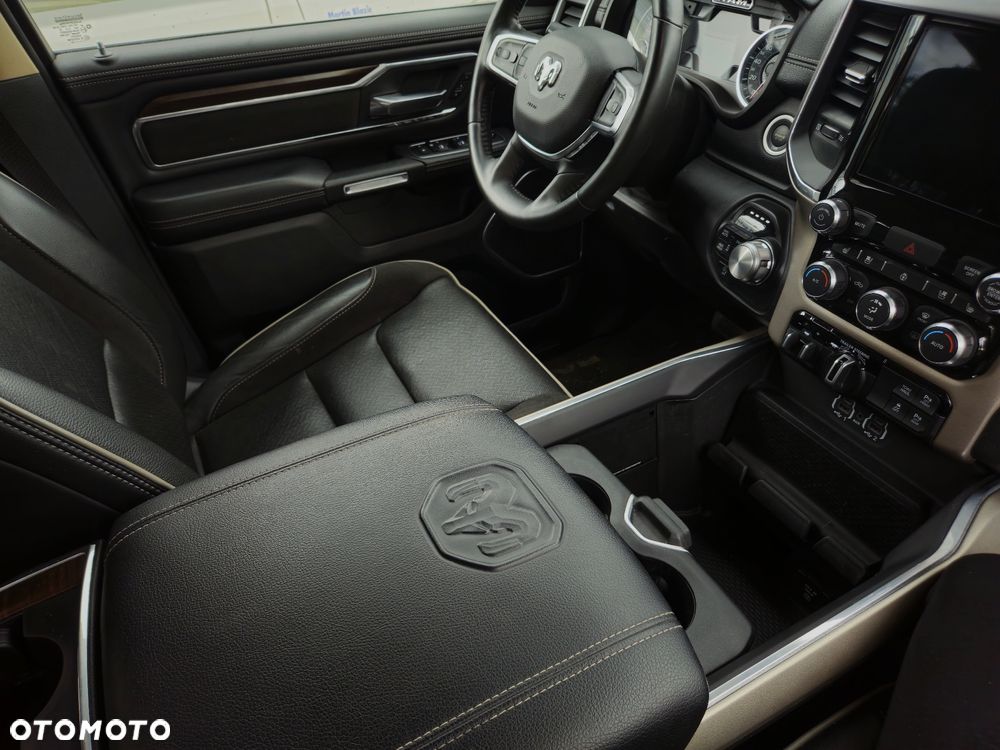 RAM 1500 5.7 Crew Cab Longbed Laramie Chrome - 32