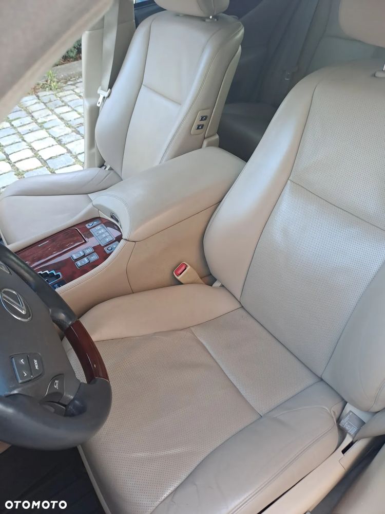 Lexus LS - 12