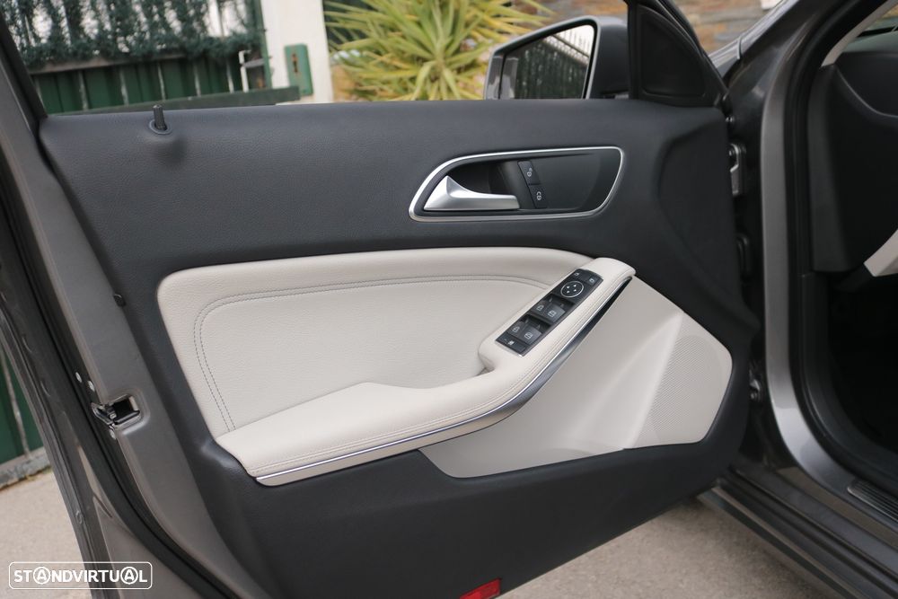 Mercedes-Benz A 250 BlueEfficiency Aut. - 11