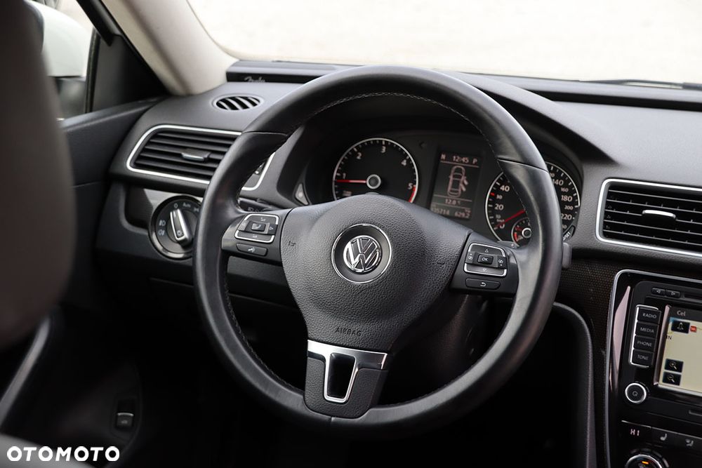 Volkswagen Passat 2.0 TDI DSG Highline - 30