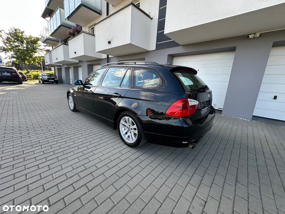 BMW Seria 3 320d DPF Touring Edition Fleet - 12