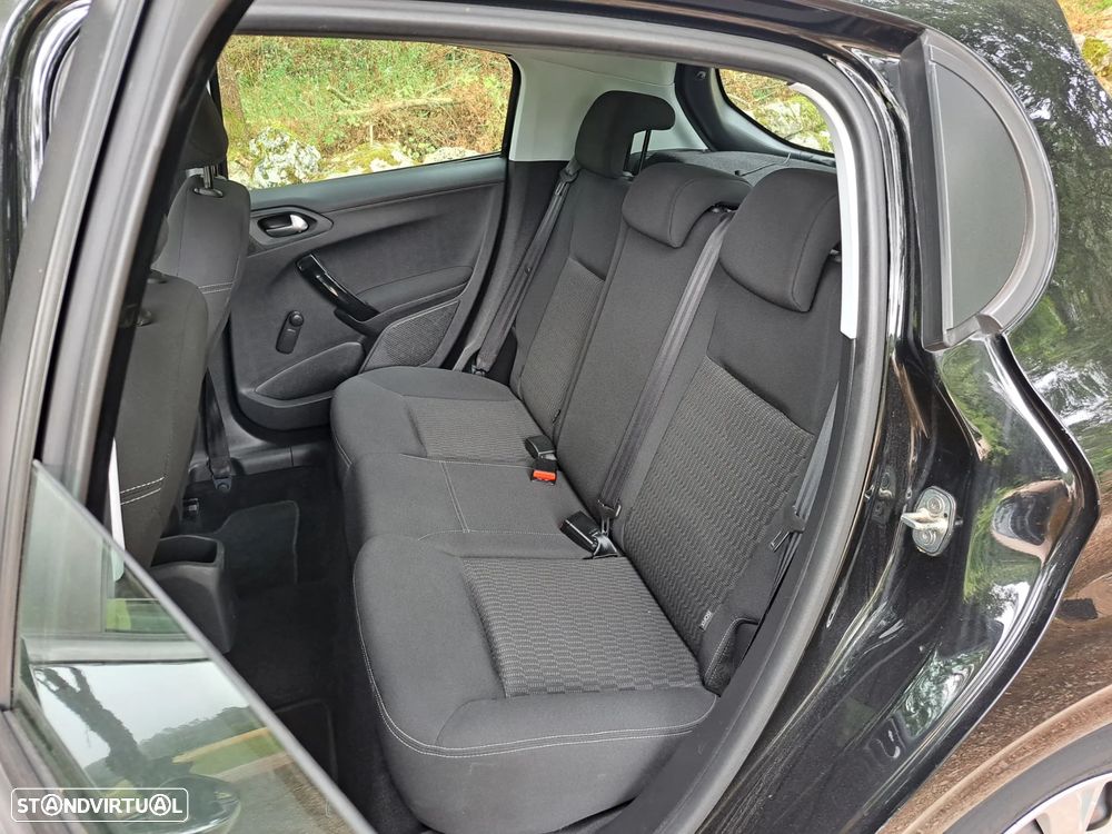 Peugeot 208 BlueHDi 100 Active Pack - 26