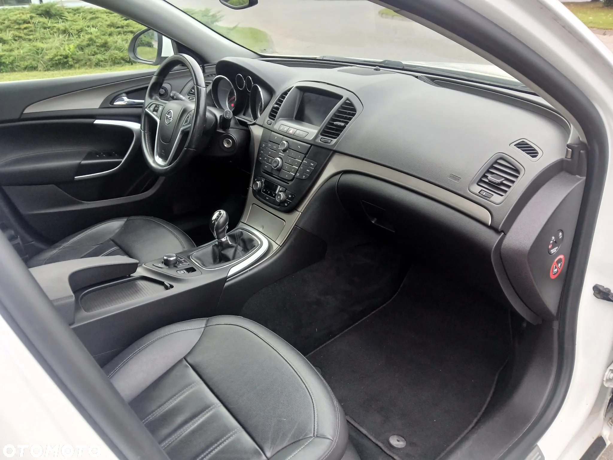 Opel Insignia ver-1-6-turbo-cosmo - 3