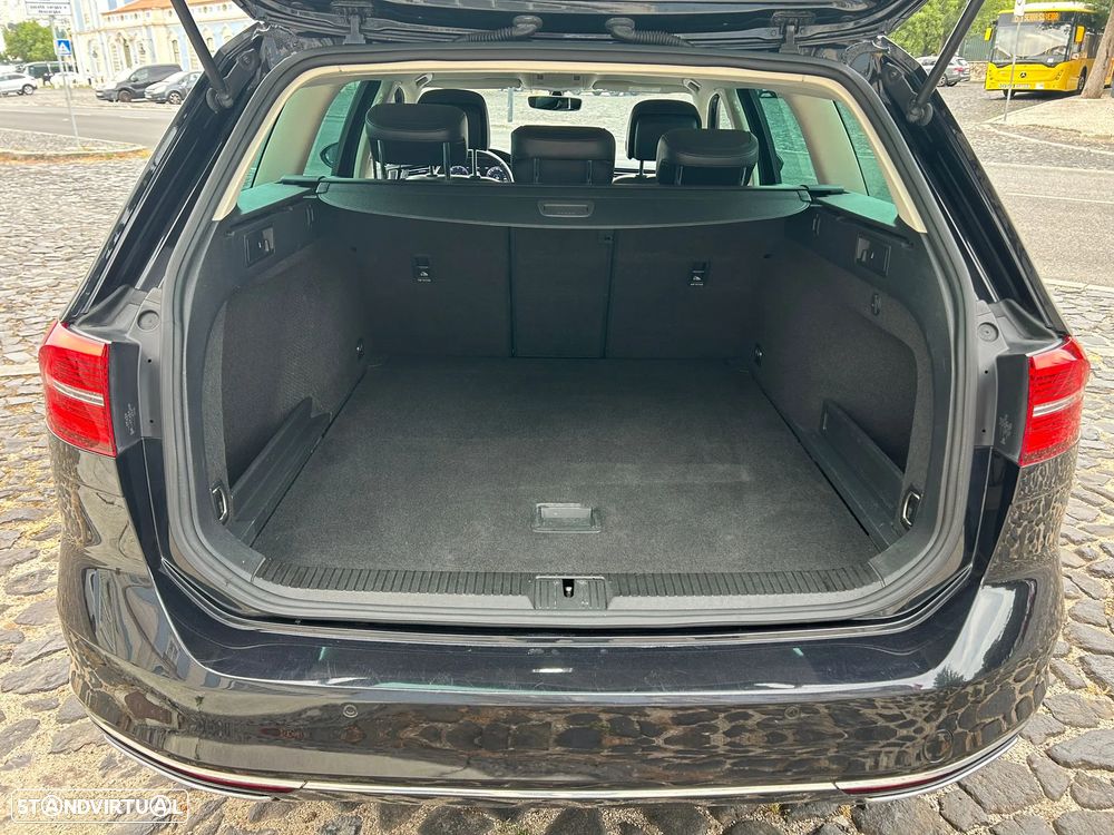 VW Passat Variant 1.6 TDI Highline DSG - 19