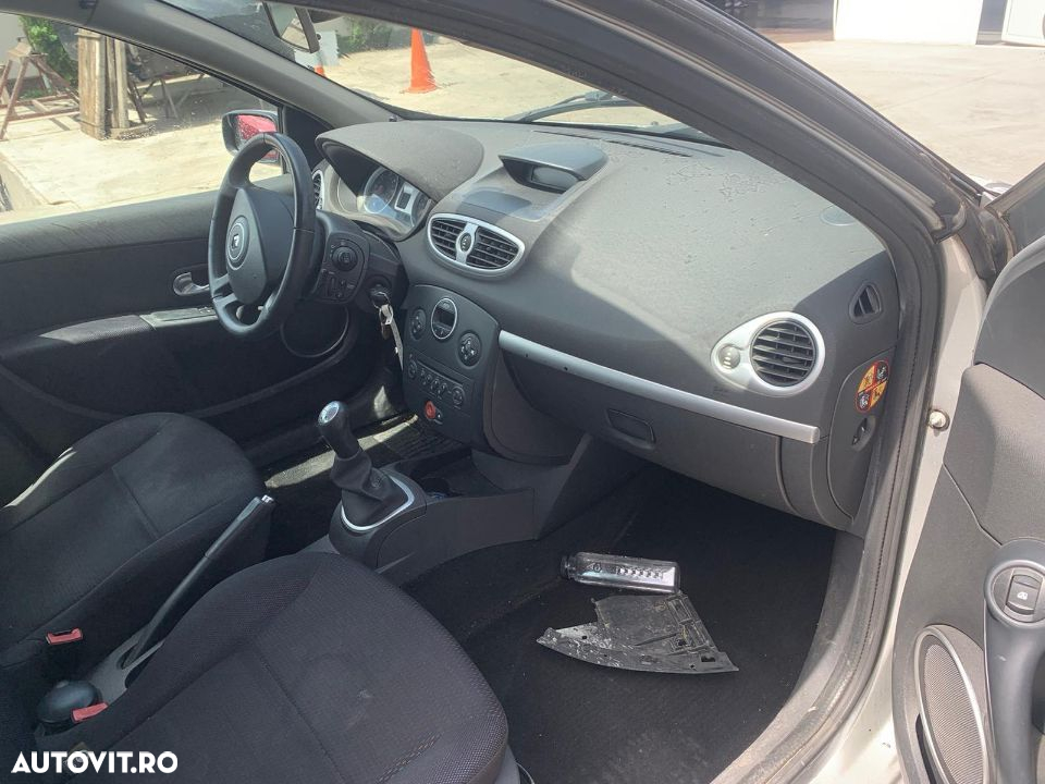 Dezmembram Toyota Avensis 2.0 d - 6