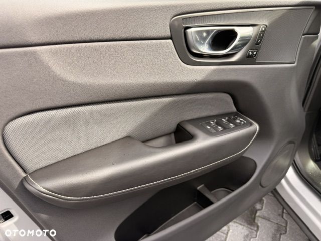 Volvo XC 60 B5 D AWD Geartronic RDesign - 28