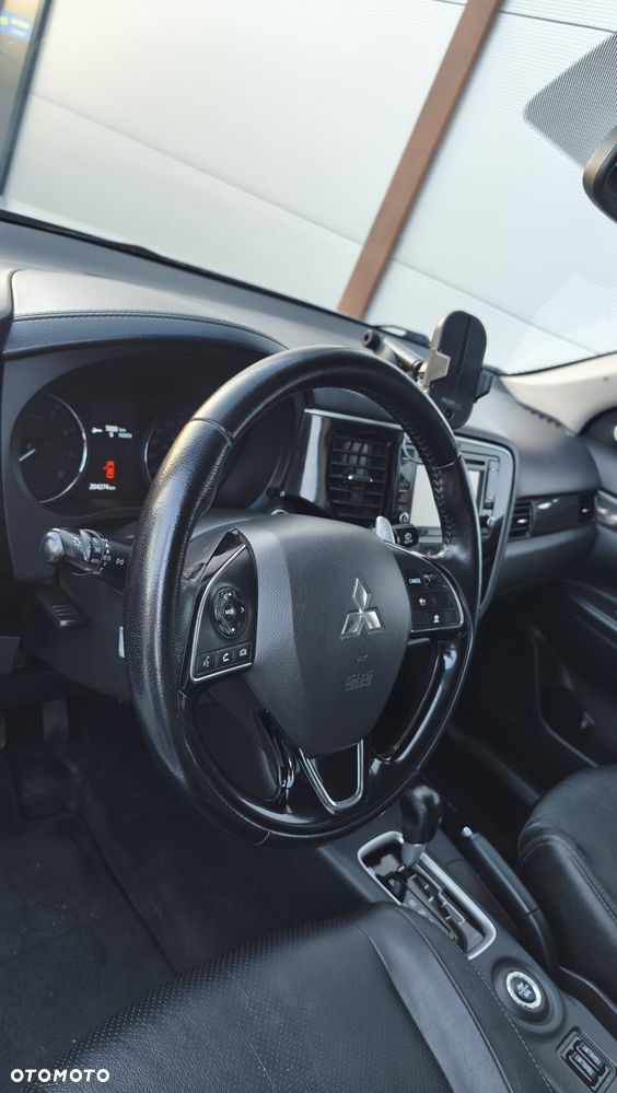Mitsubishi Outlander - 16