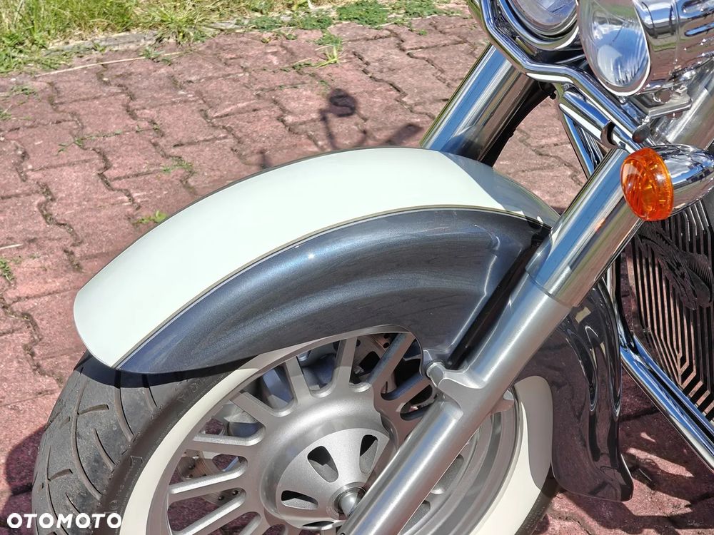 Suzuki Intruder - 21