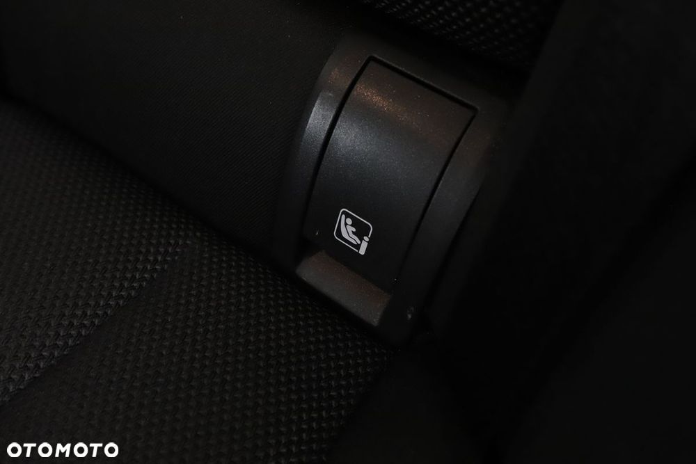 BMW Seria 3 318d mHEV - 28