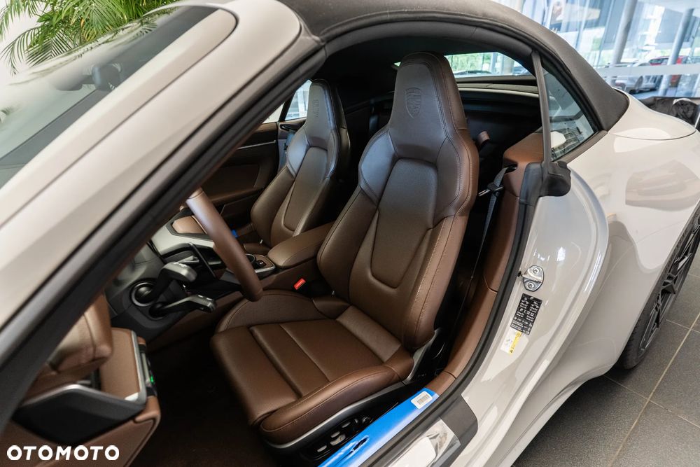 Porsche 911 Carrera 4S - 10