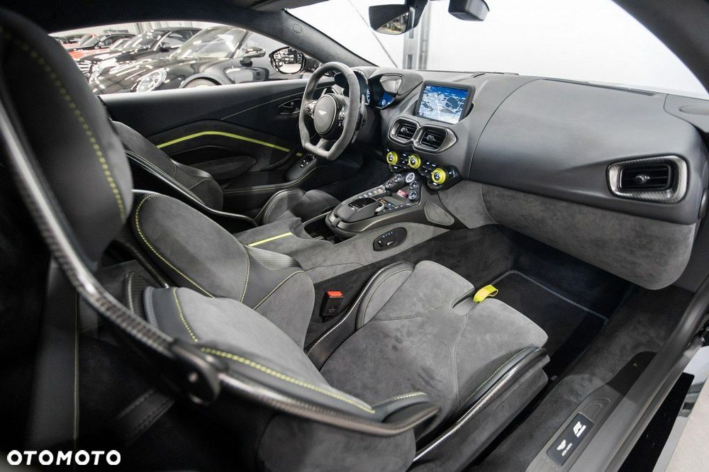 Aston Martin Vantage - 28