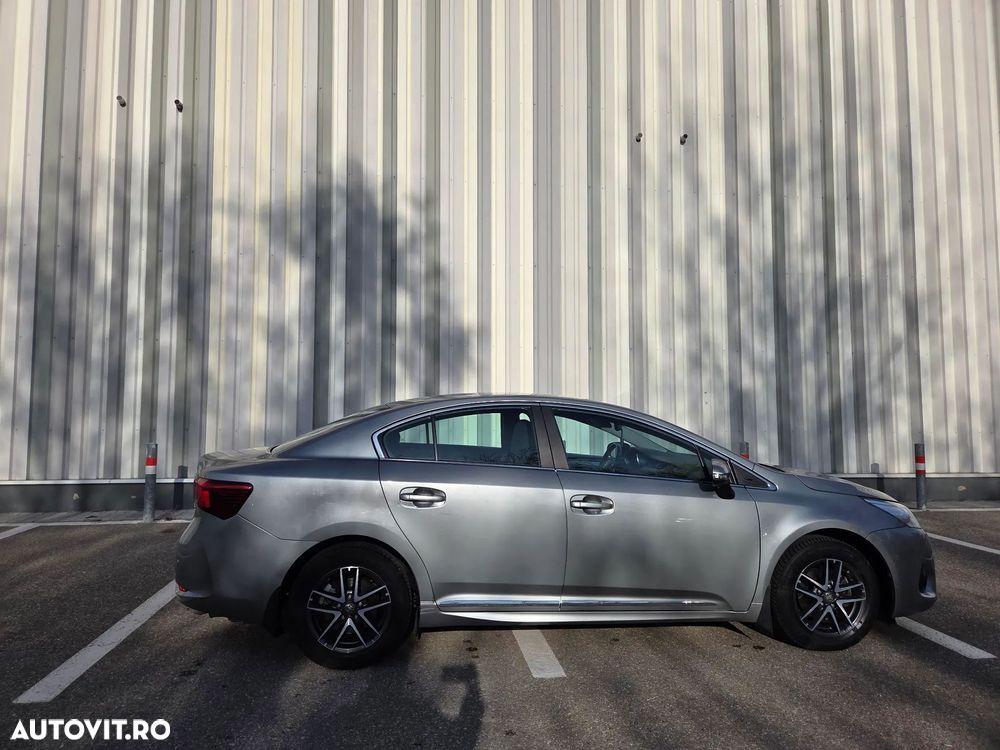 Toyota Avensis 1.8 Multidrive S Executive - 2