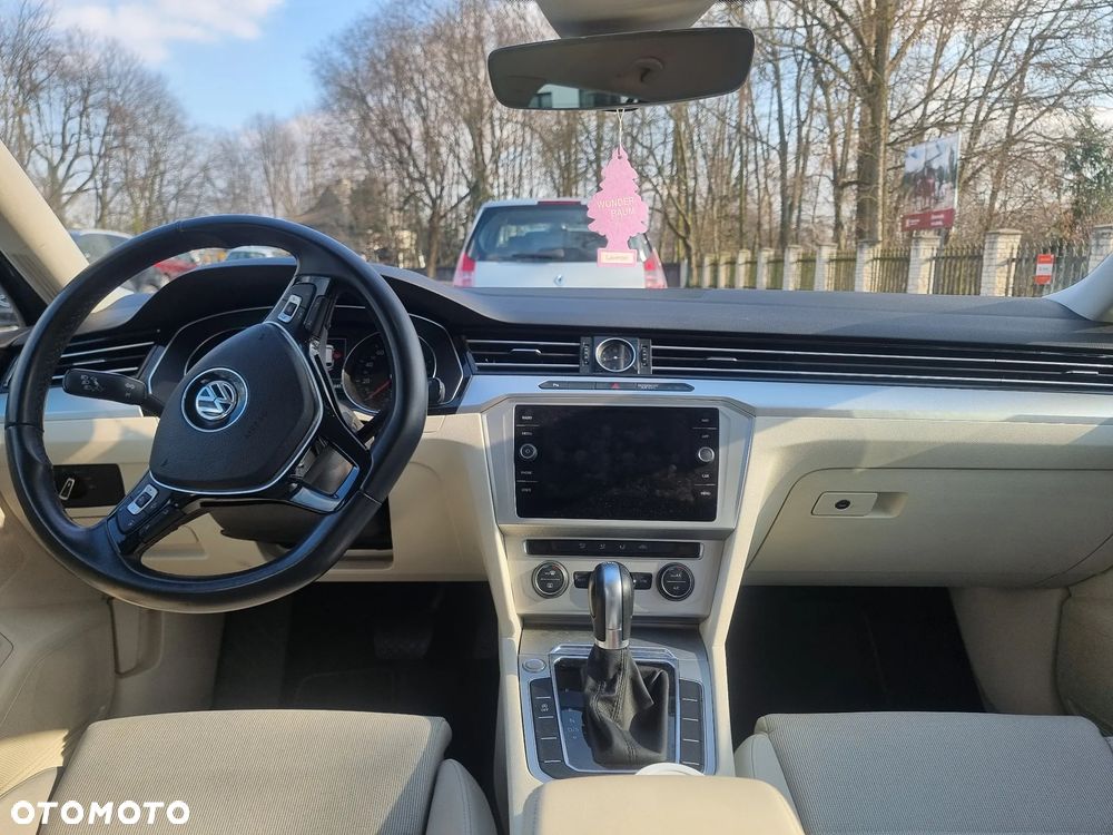 Volkswagen Passat - 19