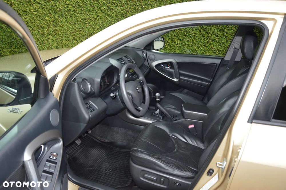 Toyota RAV4 2.2 D-CAT Sol 180 - 10