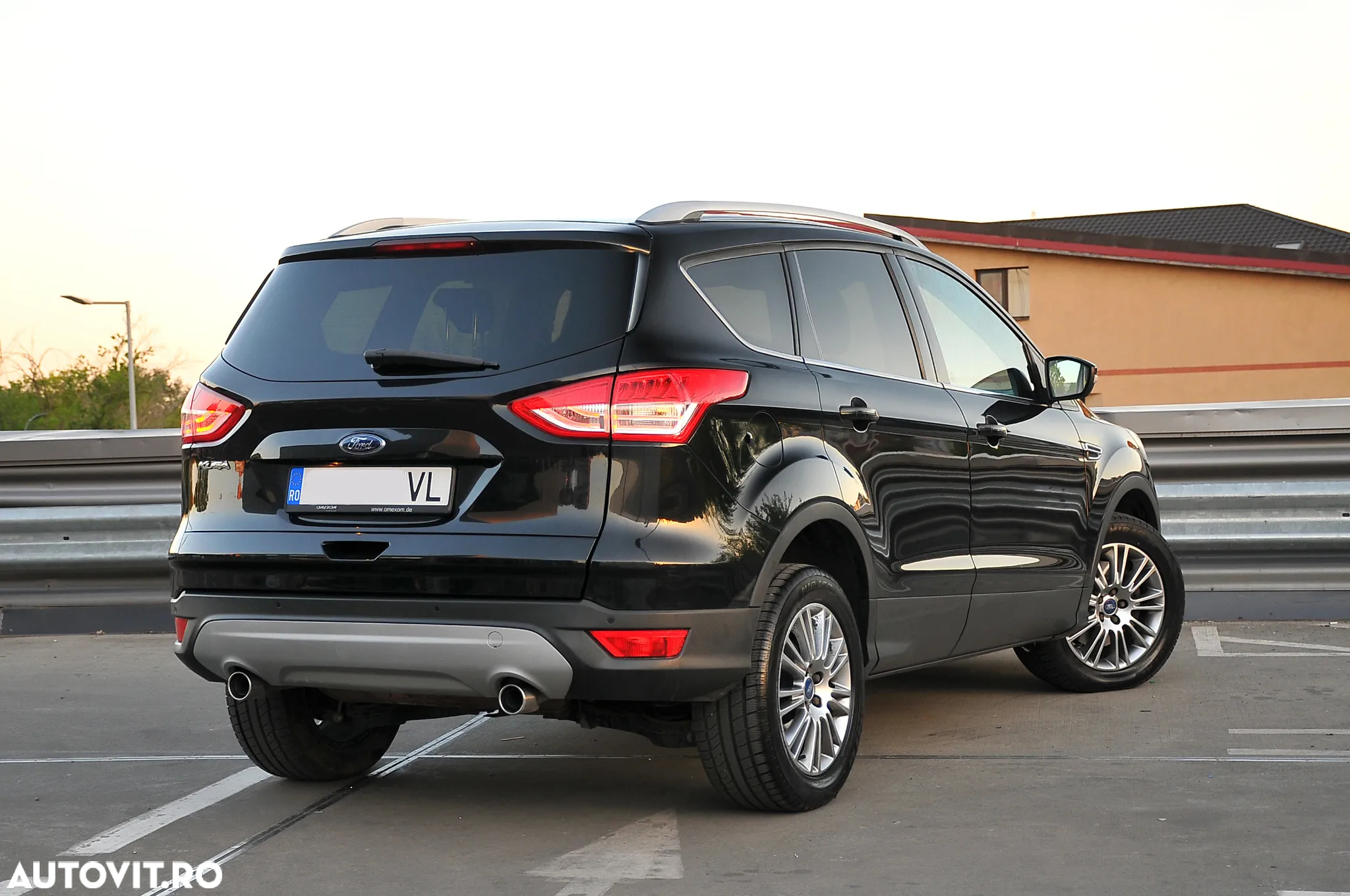 Ford Kuga 2.0 TDCi 4x4 Aut. Titanium - 3