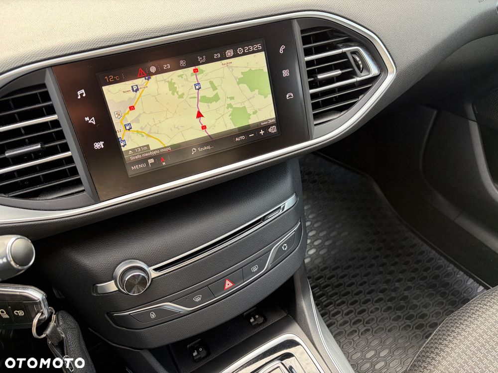 Peugeot 308 BlueHDi 130 EAT8 Black Edition - 30