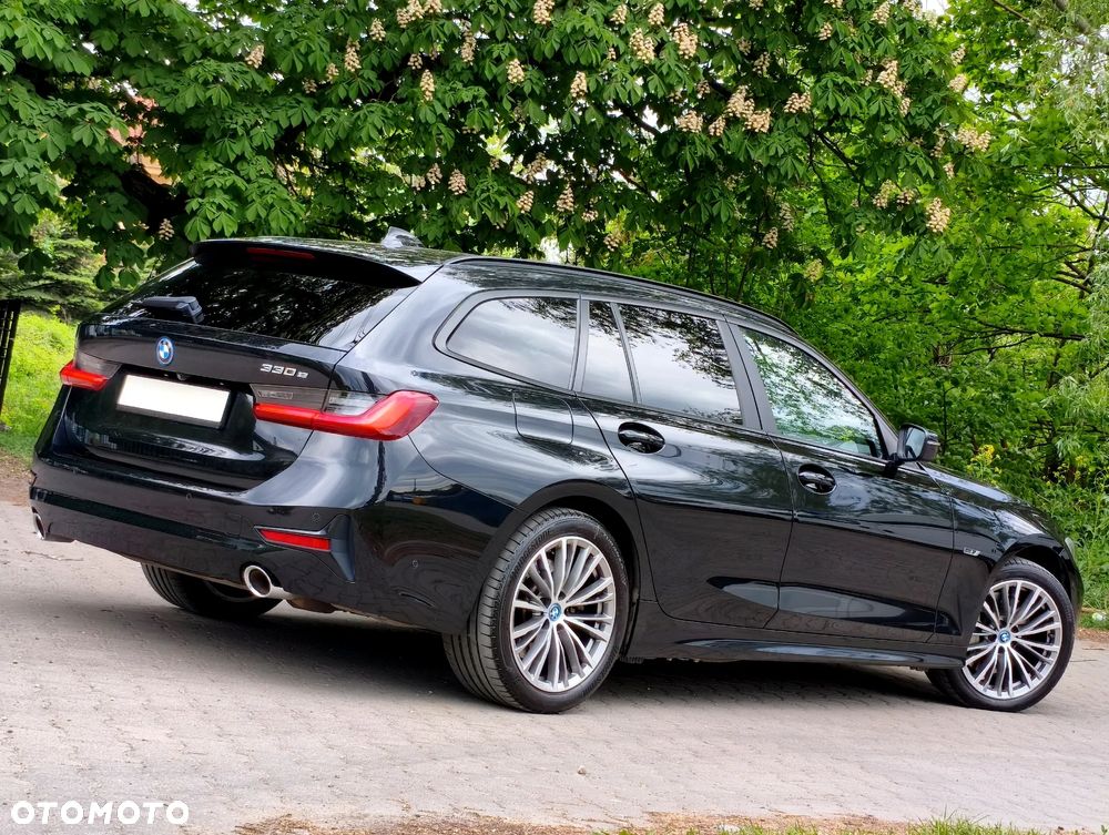 BMW Seria 3 330e - 32