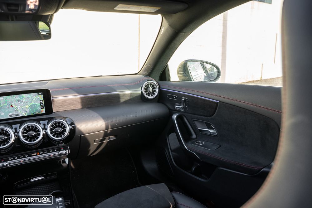 Mercedes-Benz CLA 250 e 8G-DCT AMG Line - 35