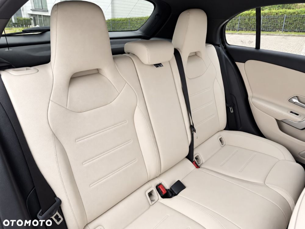 Mercedes-Benz Klasa A 200 Style 7G-DCT - 36