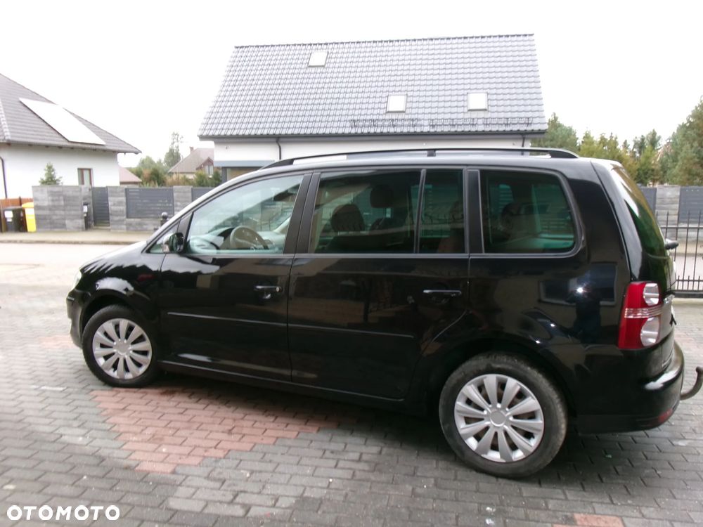 Volkswagen Touran - 1