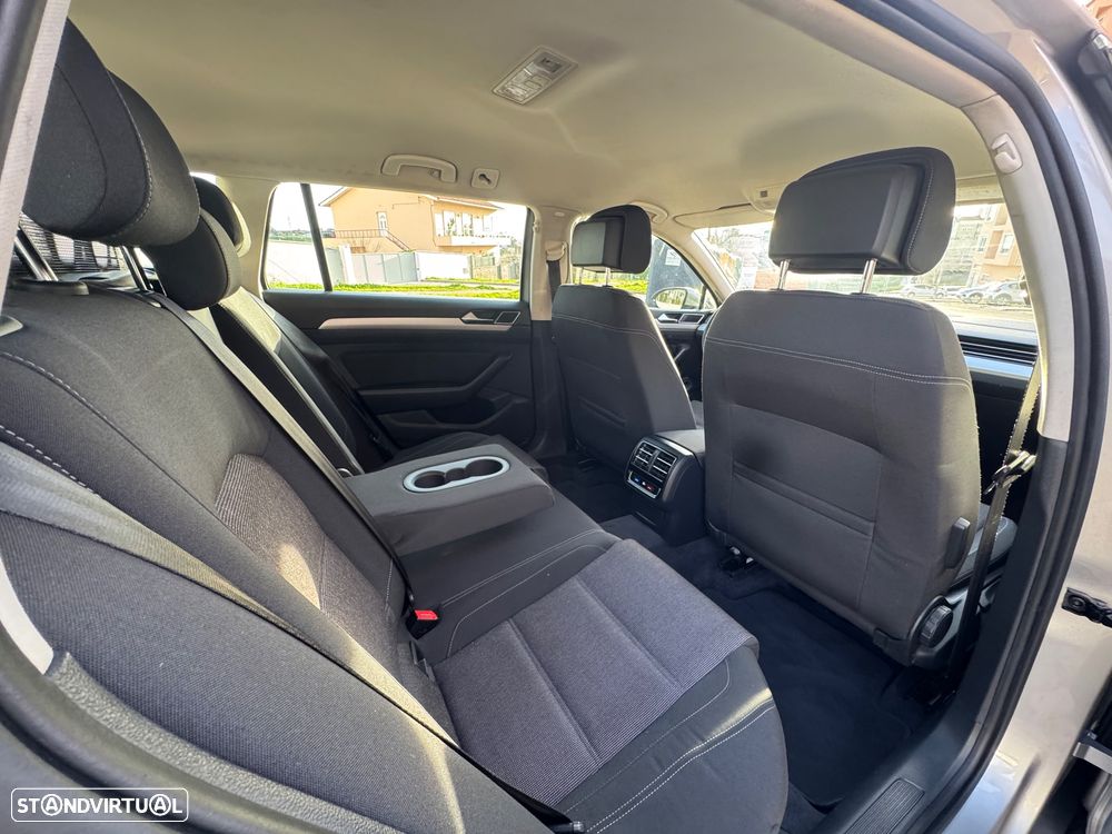 VW Passat Variant 2.0 TDi Confortline - 16