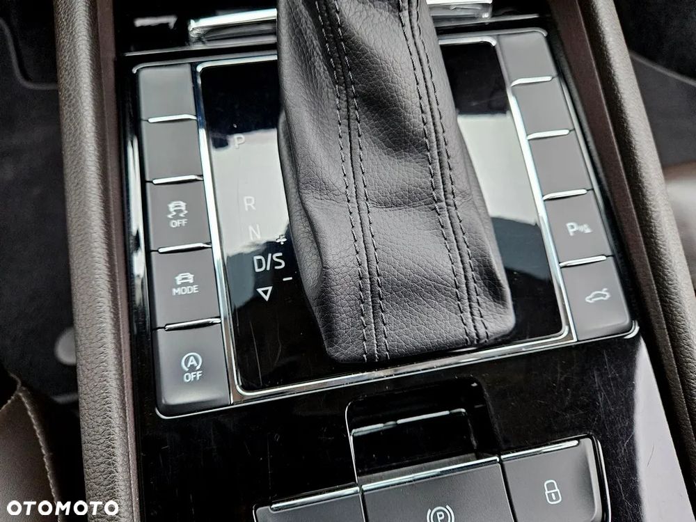 Skoda Superb 2.0 TDI 4x4 DSG L&K - 33